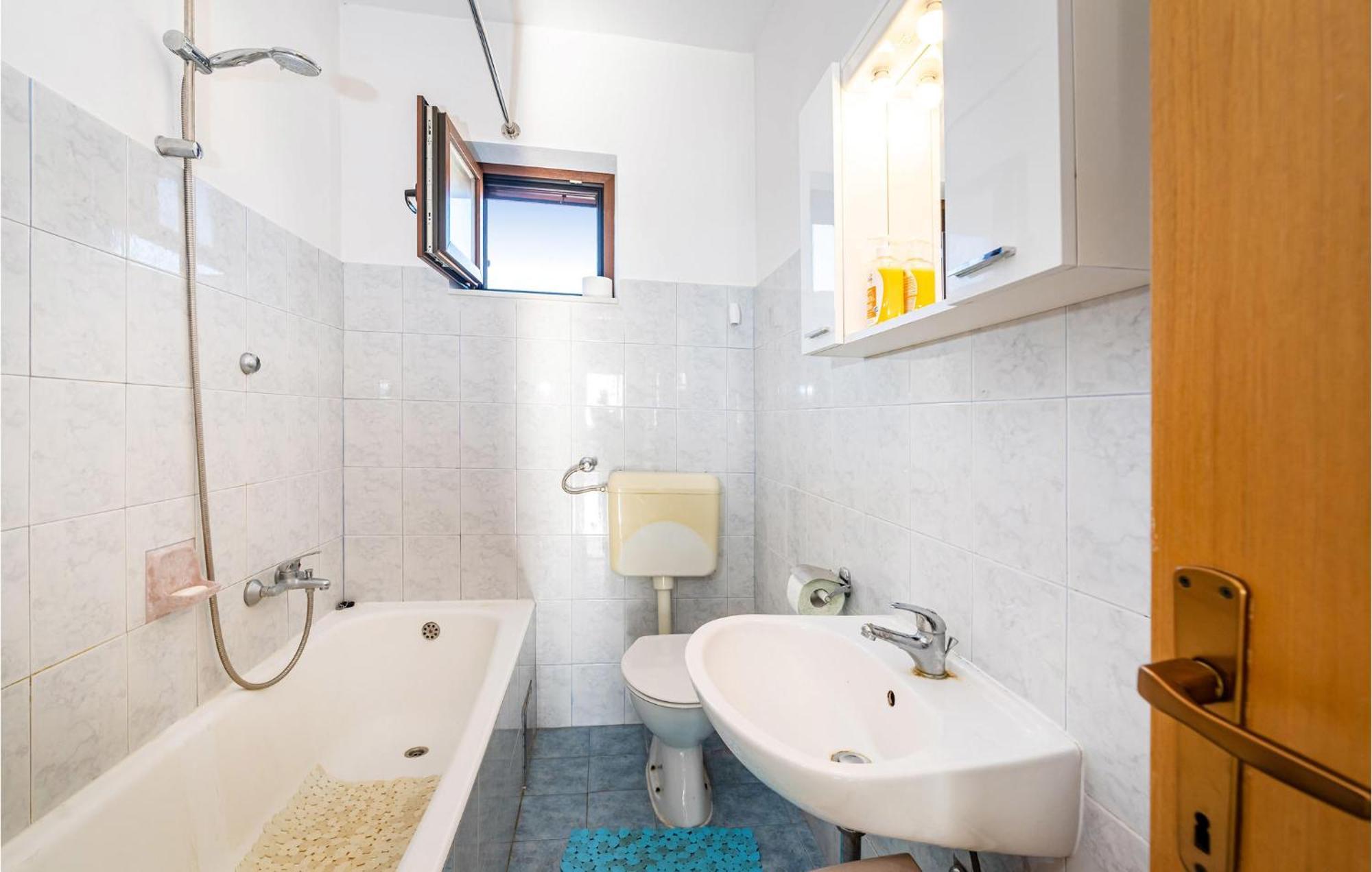 2 Bedroom Cozy Apartment In Zadar Exterior foto