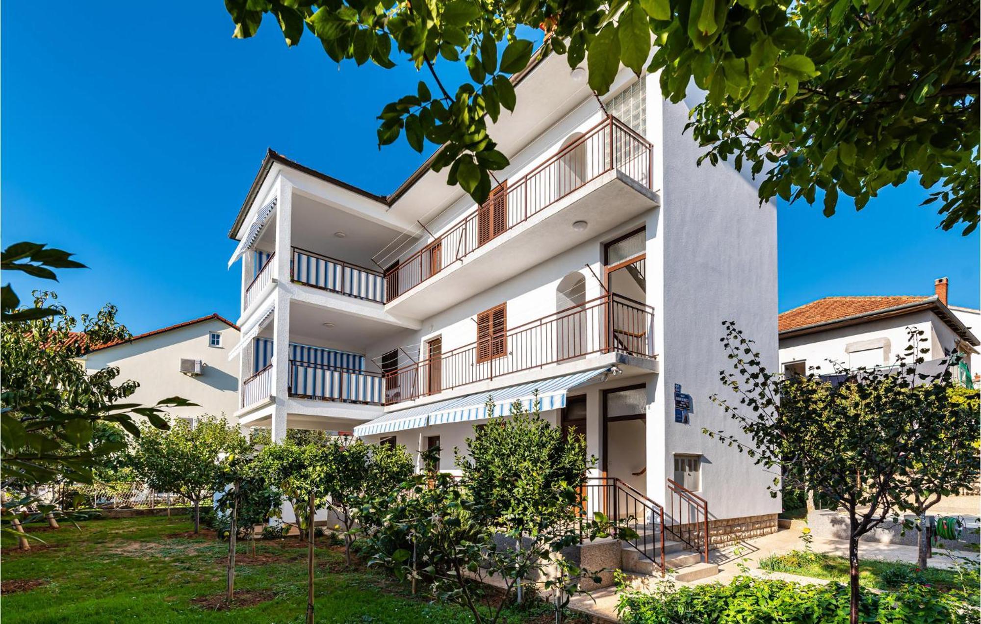 2 Bedroom Cozy Apartment In Zadar Exterior foto